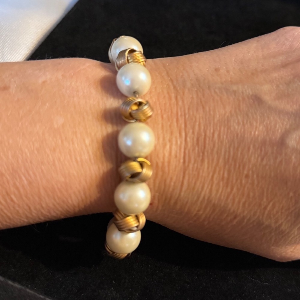Vintage Faux Pearl and Gold Tone Wire Wrapped Knot Strand Bracelet 8.25 Inch